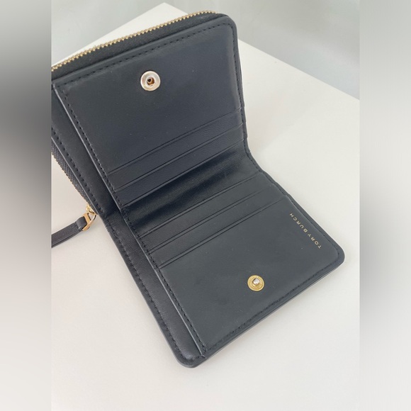 Tory Burch Kira Chevron Bifold Wallet - Picture 9 of 11